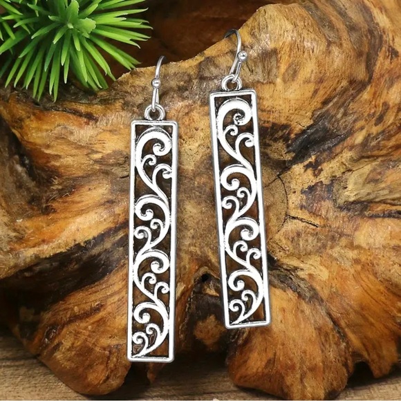 Jewelry - ⭐️ 5 for $25 Vintage Style Silver Tone Hoop Earrings